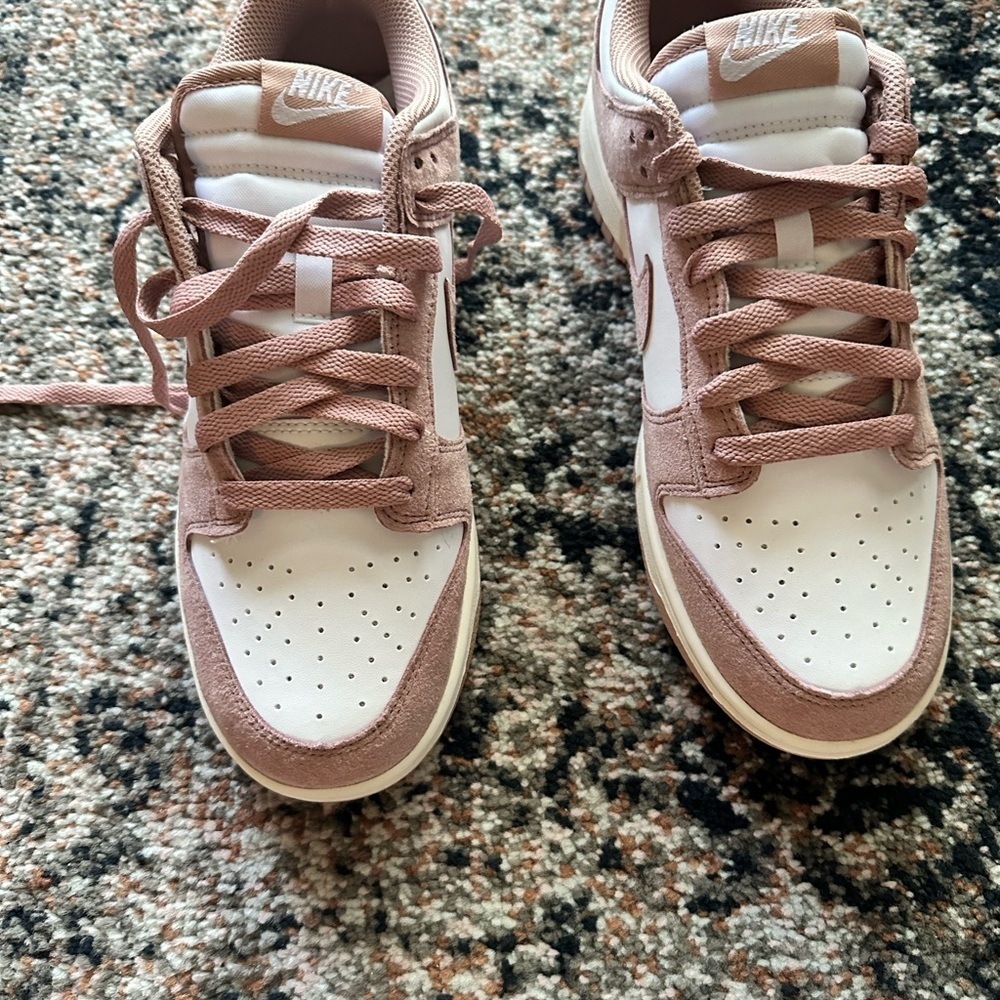 NIKE Dunk Low - Picture 2 of 3
